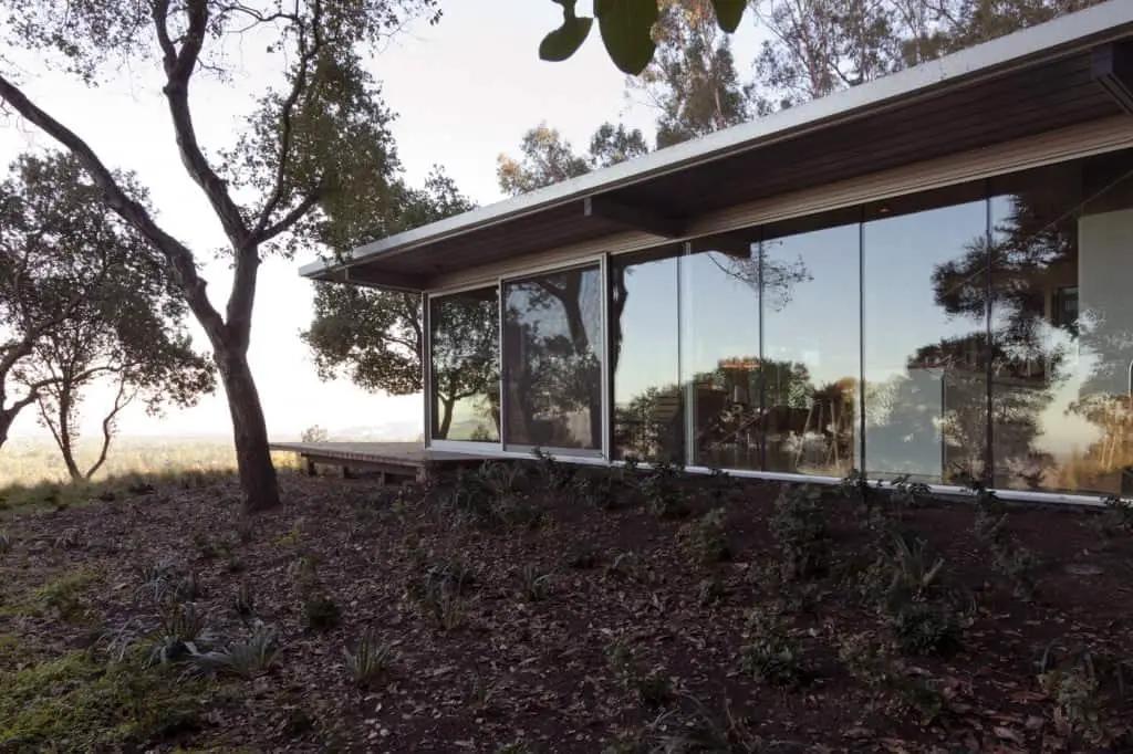 IT House prefab home - exterior glass.